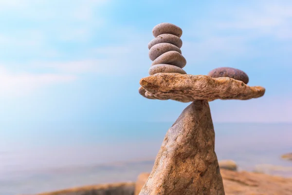 Weight of stones — Stock Photo, Image