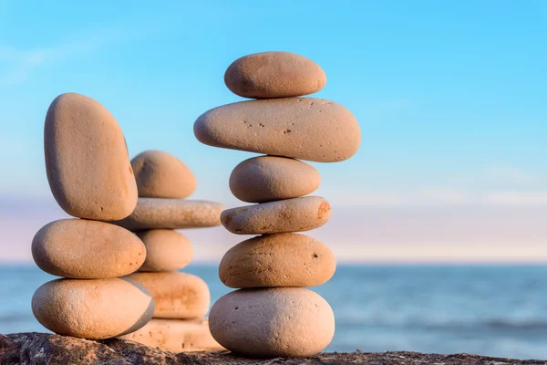 Equilibrio de piedras blancas — Foto de Stock