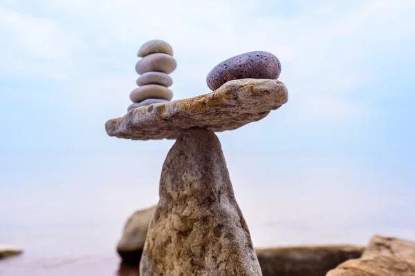 Equivalent weight of stones — Stock Photo, Image