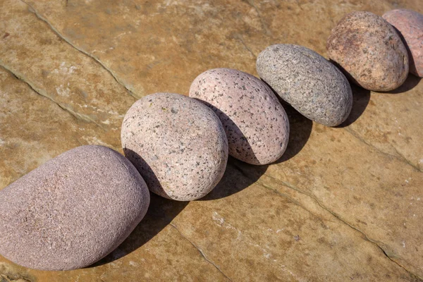 Маленькие круглые камни — стоковое фото