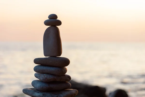 Deniz kıyısında çakıl taşları — Stok fotoğraf