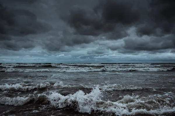 Pohled na bouřkové moře — Stock fotografie