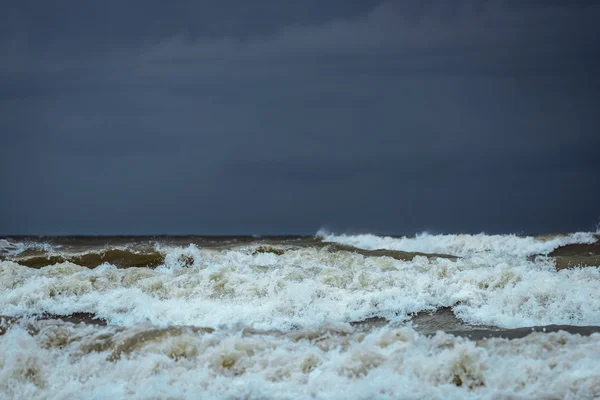 Quebrando ondas oceânicas — Fotografia de Stock