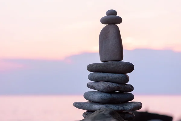 Pyramidal balance of pebbles — Stock Photo, Image