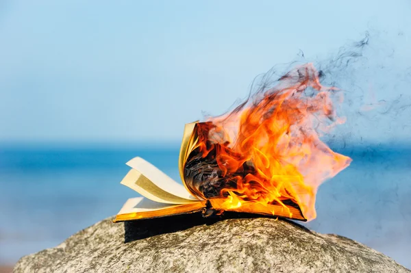 Burning Book — Stock Photo, Image