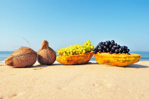 Fruit on the beach — Stock Photo, Image