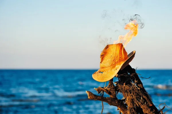 Burning wicker hat — Stock Photo, Image