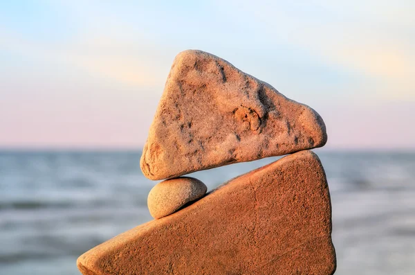 Equilibrio de guijarros redondos — Foto de Stock