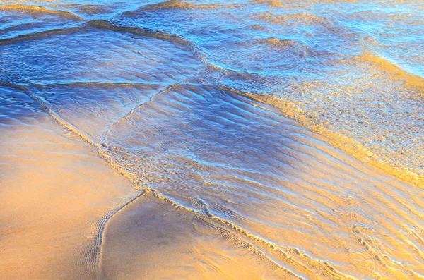 Vågor på stranden — Stockfoto