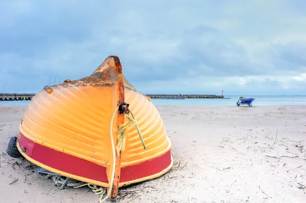 Boat inverted bottom up — Stock Photo, Image