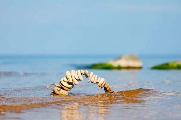 Bending pebbles — Stock Photo, Image