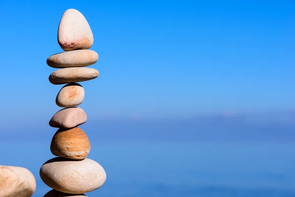 Balancing of pebbles — Stock Photo, Image