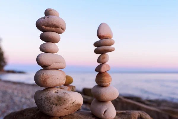 Two stacks of pebbles — Stock Photo, Image