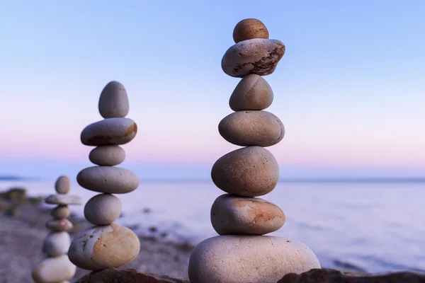 Two stacks of pebbles — Stock Photo, Image