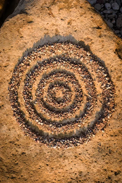 Círculos concêntricos de pequenas pedras — Fotografia de Stock