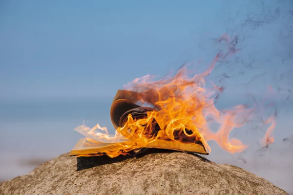 Book in fire flames — Stock Photo, Image