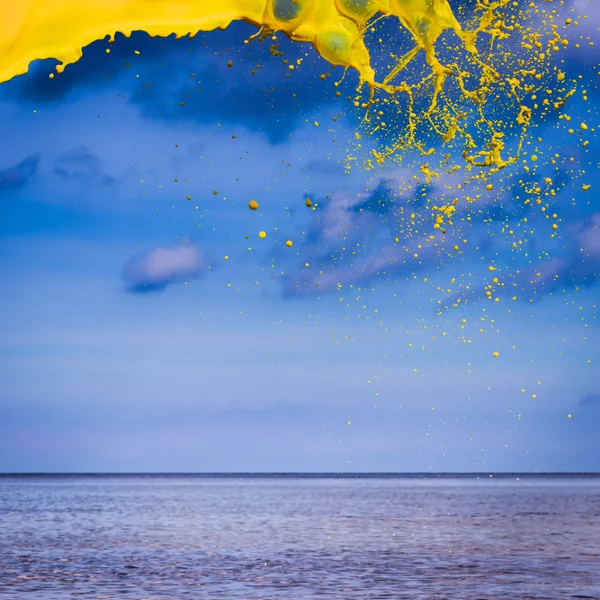 Yellow water splash — Stock Photo, Image
