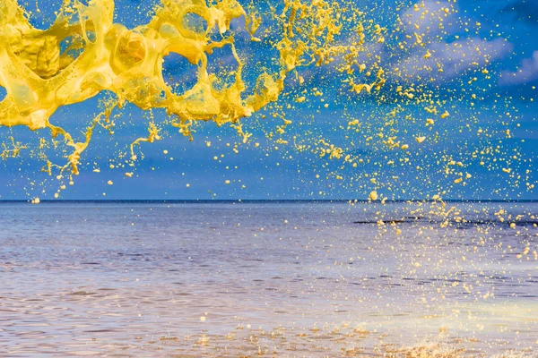 Жовтий акварель дроплету — стокове фото