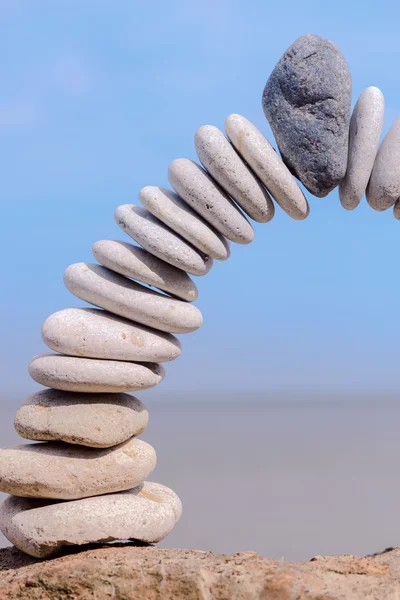 Bending of white pebbles — Stock Photo, Image