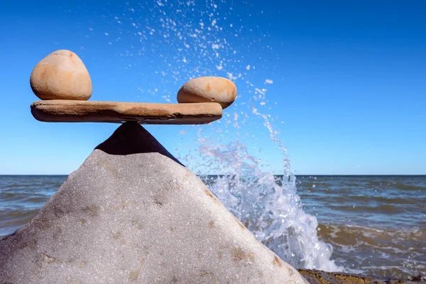 Sea splash at pebbles — Stock Photo, Image