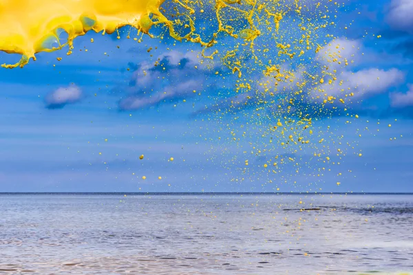 Жовті води сплеск — стокове фото