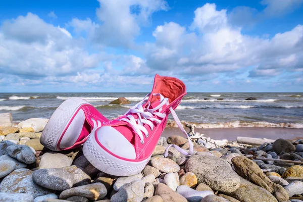 Sneakers al mare — Foto Stock