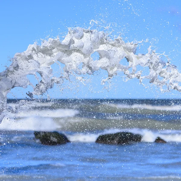 Splash στο θαλασσινό background — Φωτογραφία Αρχείου