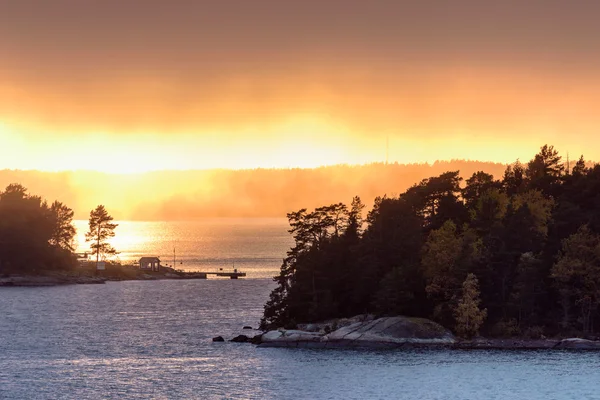 Güneş doğarken sis