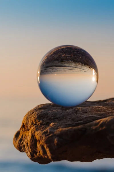 Spiegelung im Ball — Stockfoto