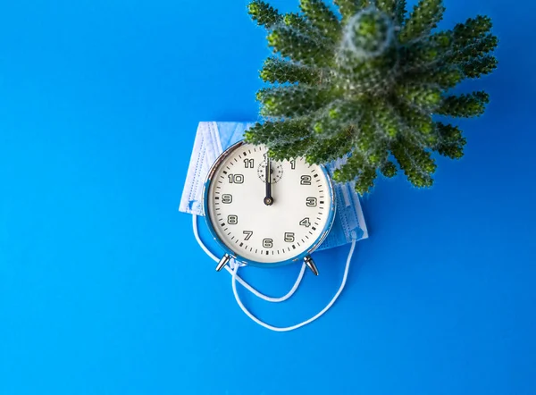 Vieille Horloge Analogique Bleue Qui Montre Exactement Minuit Est Sur — Photo