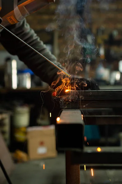 Welder Has Just Welded Two Pipes You Can See Hot — Stockfoto