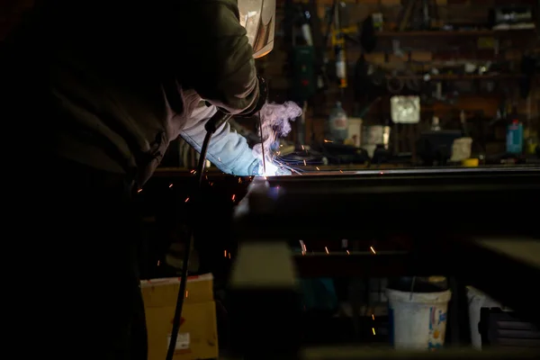 Adult Male Works Old Workshop Holds Welding Machine His Hand — Stockfoto