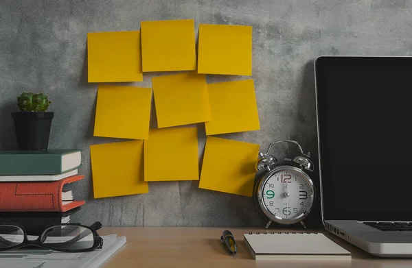 Resolutions Notes Goals Post Memo Action Plan Concept Sticky Notes — Fotografie, imagine de stoc