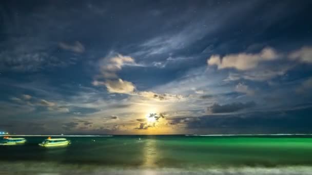 Moonrise breaks through the clouds over the sea on the beach of Nusa Dua. 4K Timelapse - Bali, Indonesia, June 2016. — Stock Video