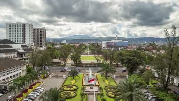 Вид с воздуха на аллею правительства города Бандунг. 4K Timelapse - Бандунг, Западная Ява, Индонезия, июнь 2016 . — стоковое видео
