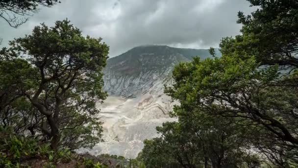 Podróży wokół góry Tangkuban Perahu w Bandung, Indonezja. 4 k Timelapse - Jawa, Indonezja, czerwiec 2016. — Wideo stockowe