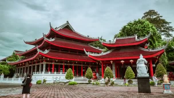 Chinese temple Sam Po Kong in Semarang, Indonesia. 4K Timelapse - Java, Indonesia, June 2016. — Stock Video