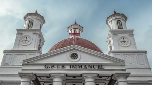 Iglesia Gereja Blenduk GPIB Immanuel, Semarang, Java Central, Indonesia. 4K Timelapse - Java, Indonesia, junio de 2016 . — Vídeo de stock