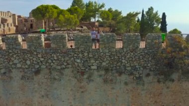 Alanya Şatosu 'nun Alanya şehri, Türkiye' deki çifti. Hava görüntüsü 4K.