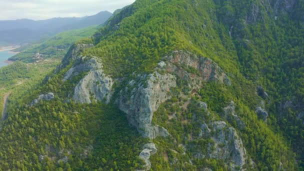 Paisaje panorámico de montaña del valle de Dimcay, cerca de Alanya, distrito de Antalya, Turquía. Vista aérea 4K. — Vídeo de stock