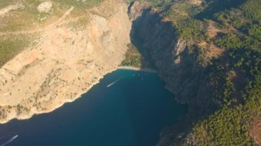 Kelebek vadisi kanyonu Fethiye, Türkiye. Seyahat ve doğa kavramı. Hava görüntüsü 4K.