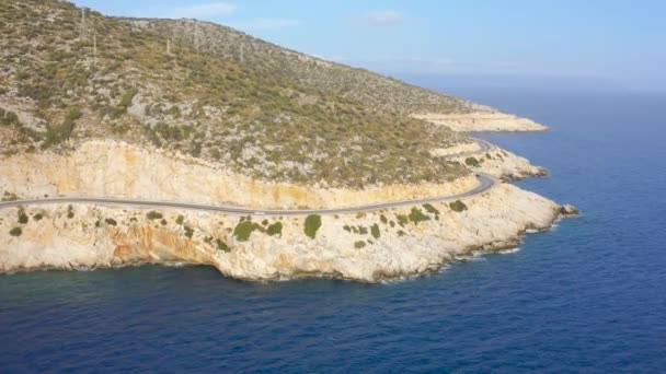 Luftlandskap av kustlinje och en väg kustlandskap i Antalya, Turkiet. Flygvy 4K. — Stockvideo