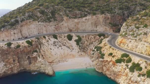 Fantastisk turkos strand och vik på väg till Demre - Finike. Kas, Antalya, Turkiet. Flygvy 4K. — Stockvideo