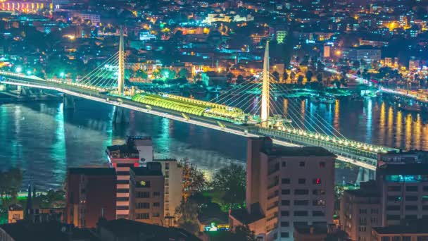 Мост Ататюрка, метромост и золотой рог ночью в Стамбуле, Турция. — стоковое видео