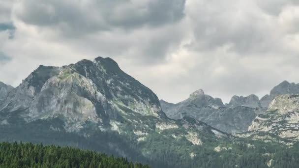 Krajina horského vrcholu s mraky na Mount Rainier National Park, Washington, USA. Timelapse 4K. — Stock video