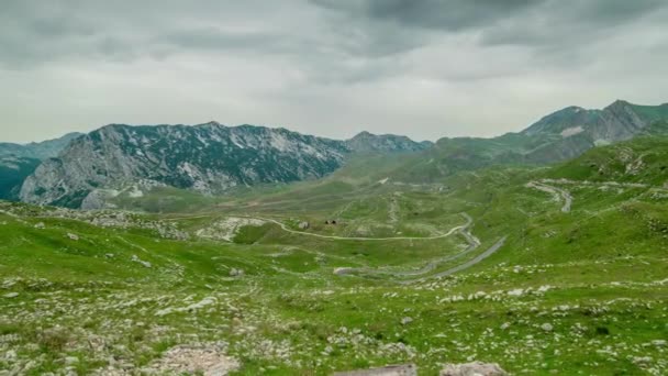 Rock Saddle Picturesque vuoristomaisema Durmitor kansallispuisto, Montenegro, Eurooppa, Balkan, Dinaric Alps, Unescon maailmanperintökohde. Aikakatkaisu 4K. — kuvapankkivideo