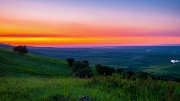 Puesta de sol con una vista de la ciudad — Vídeos de Stock