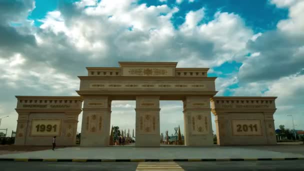 Триумфальная арка Казахстана — стоковое видео