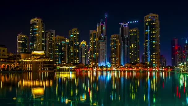 La gran fuente de Dubai por la noche — Vídeos de Stock