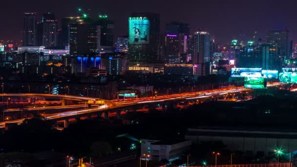 A város és országút éjszakai látképe — Stock videók